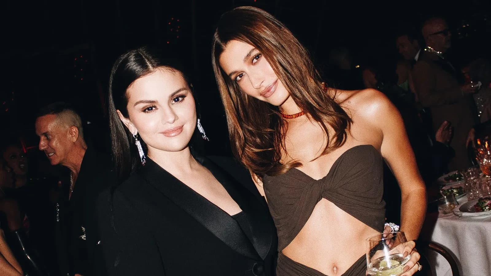 Hailey mi Selena'ya takıntılı, yoksa Selena mı Hailey' takıntılı?